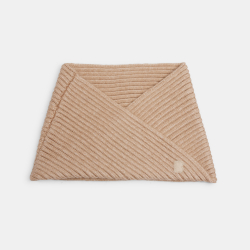 وشاح (كوفية) طراز سنود متقاطعة، منسوجة بالتريكو باللون البيج للفتيان الرُضع.